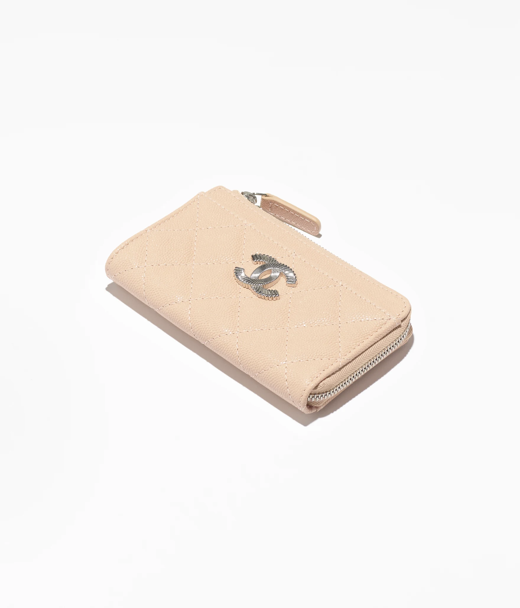 Zipped Card Holder Shiny Grained Calfskin & Silver-Tone Metal Beige