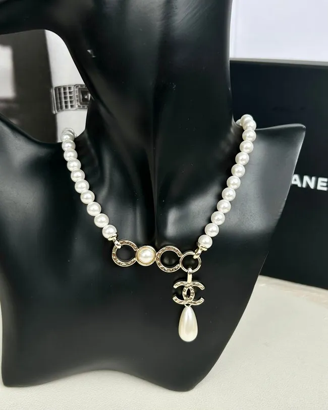 Coco letter pearl chain necklace