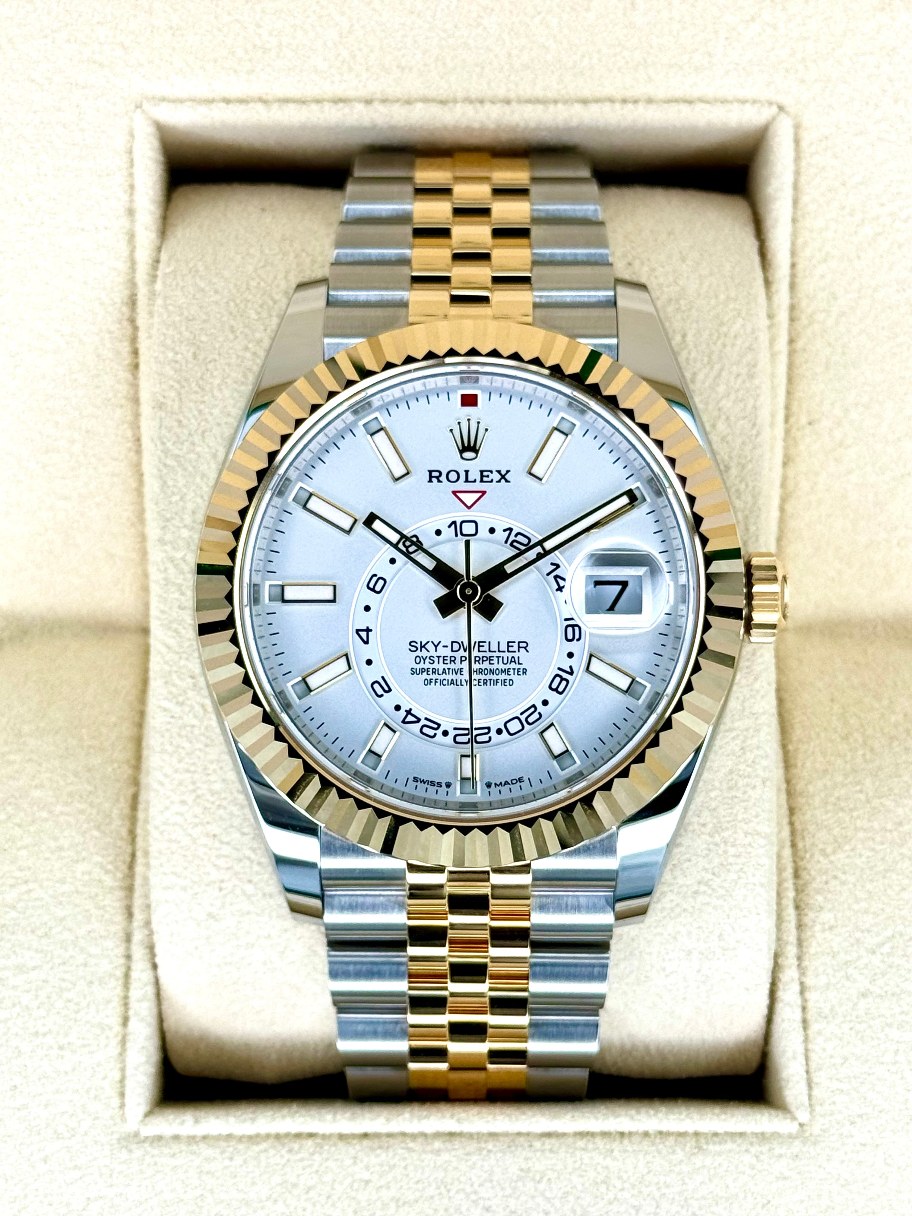 Rolex Sky-Dweller Oyster, 42 mm, Oystersteel and yellow gold Reference 336933-0006