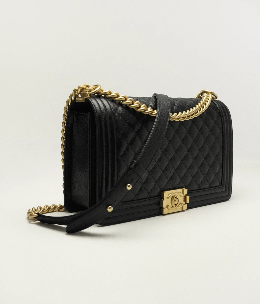 Large BOY CHANEL Handbag Grained Calfskin & Gold-Tone Metal Black