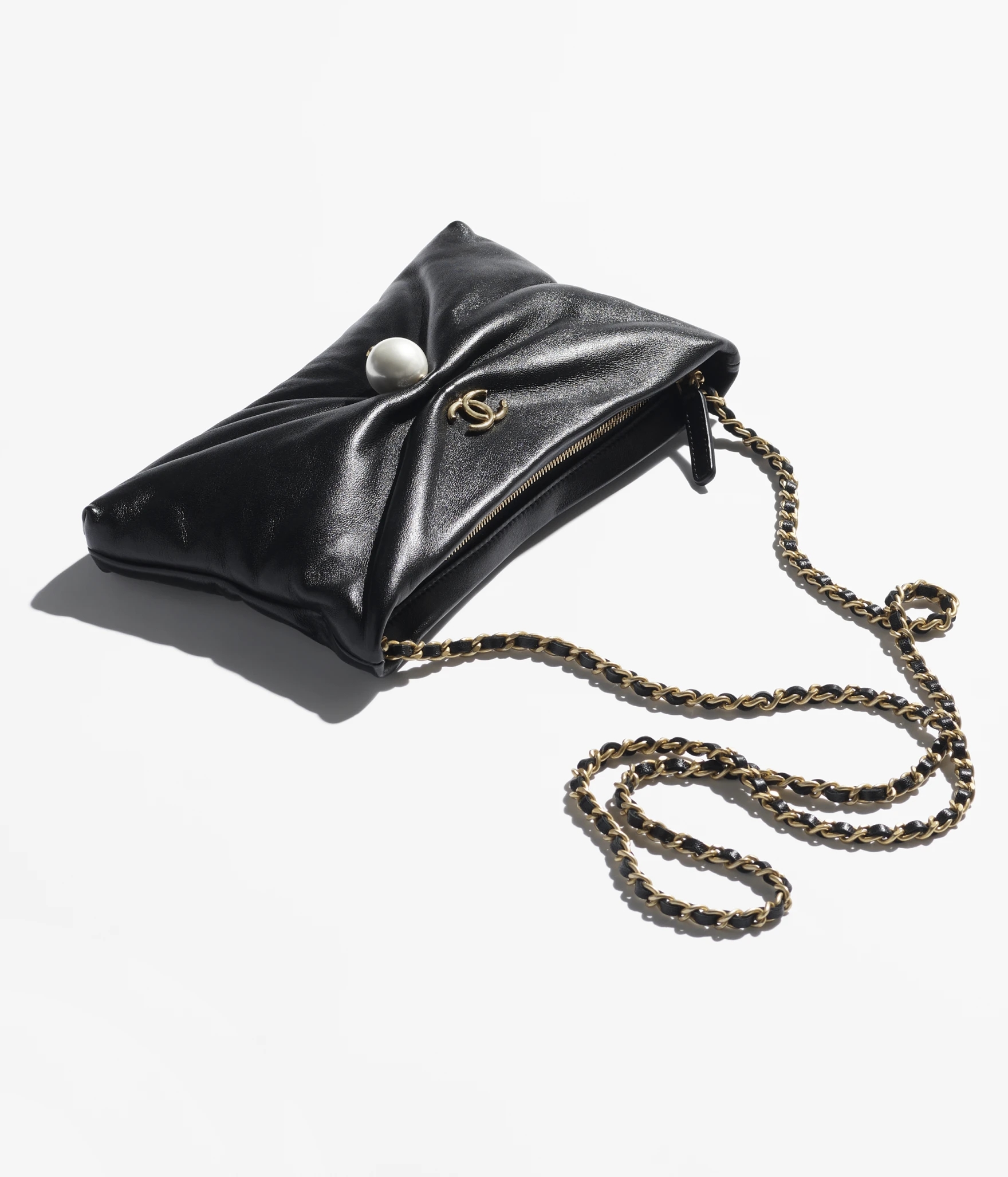CLUTCH WITH CHAIN Shiny Lambskin, Imitation Pearl & Gold-Tone Metal Black