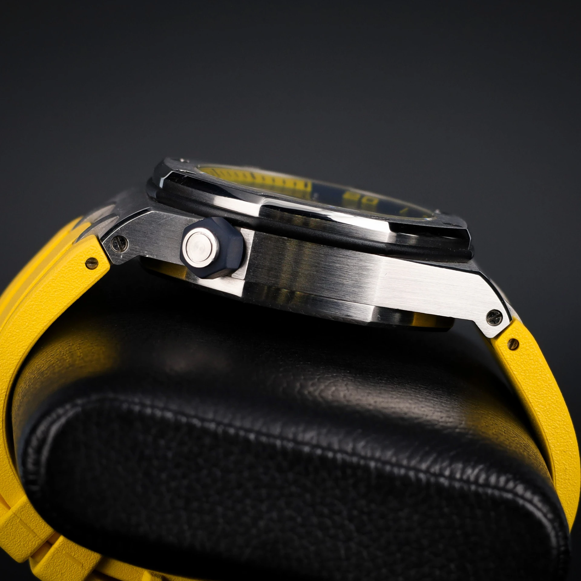 OFFSHORE DIVER Yellow Dial 42mm