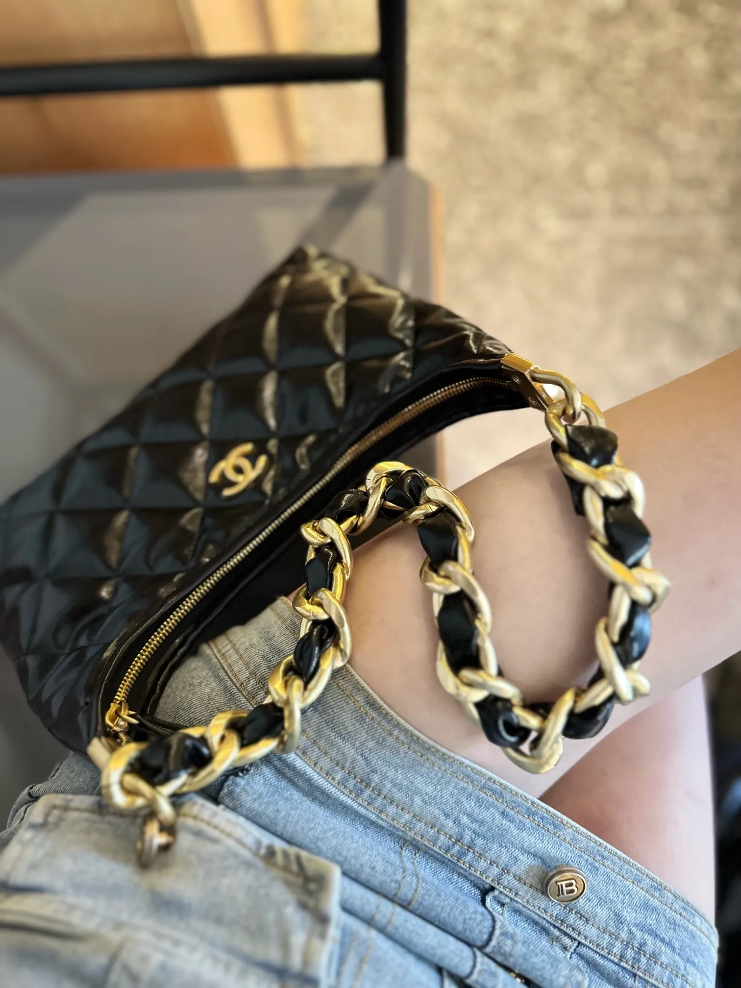 24a hobo bag 23cm white calfskin gold hardware