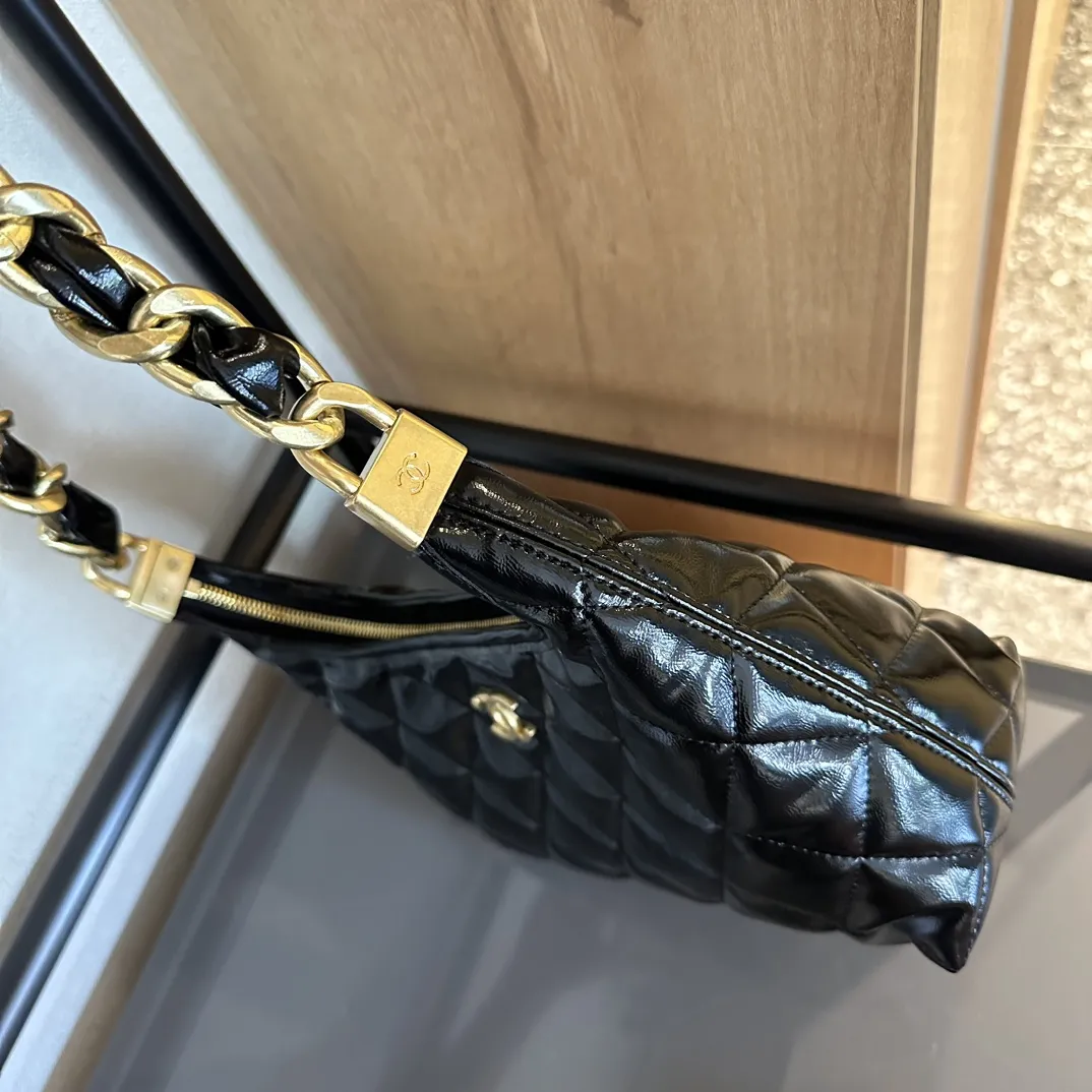 24a hobo bag 23cm white calfskin gold hardware