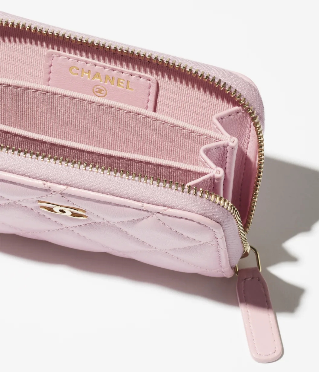 CLASSIC ZIPPED COIN PURSE Lambskin & Gold-Tone Metal Light Pink