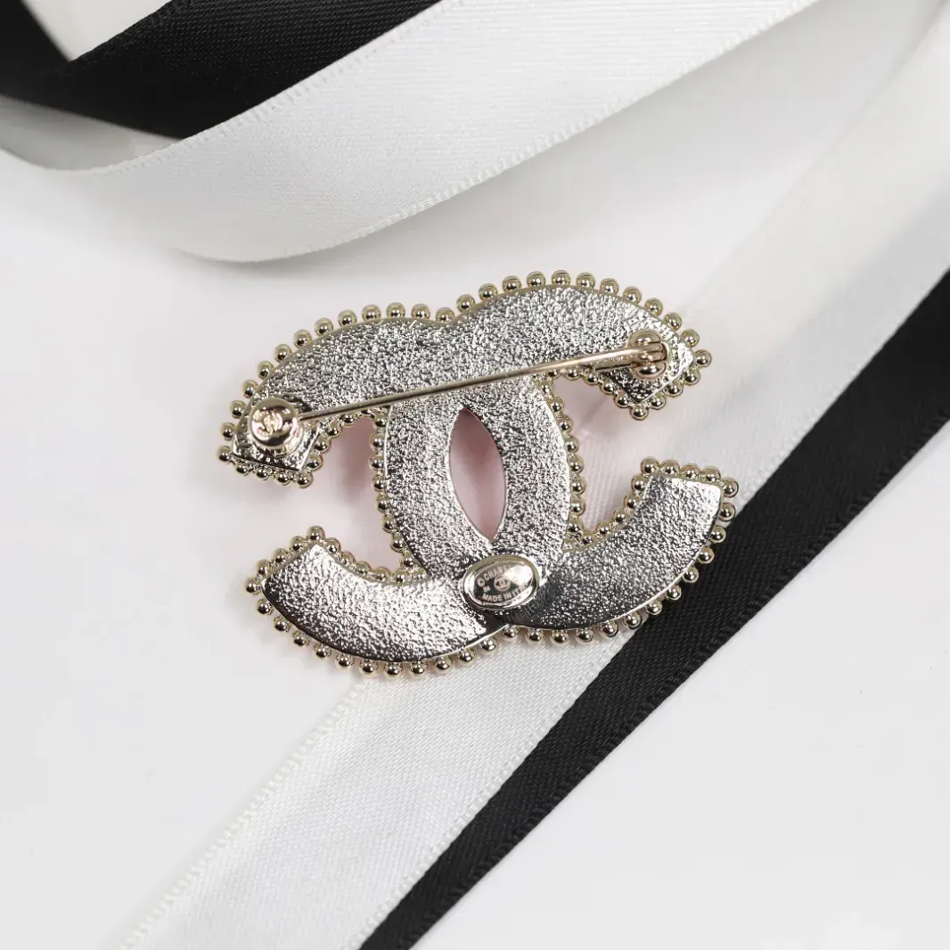 High quality 24P Pink CC brooch