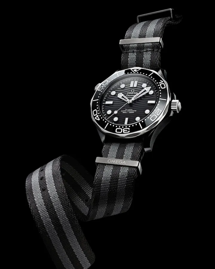 SEAMASTERDIVER 300M43.5 MM BLACK CERAMIC ON NATO STRAP