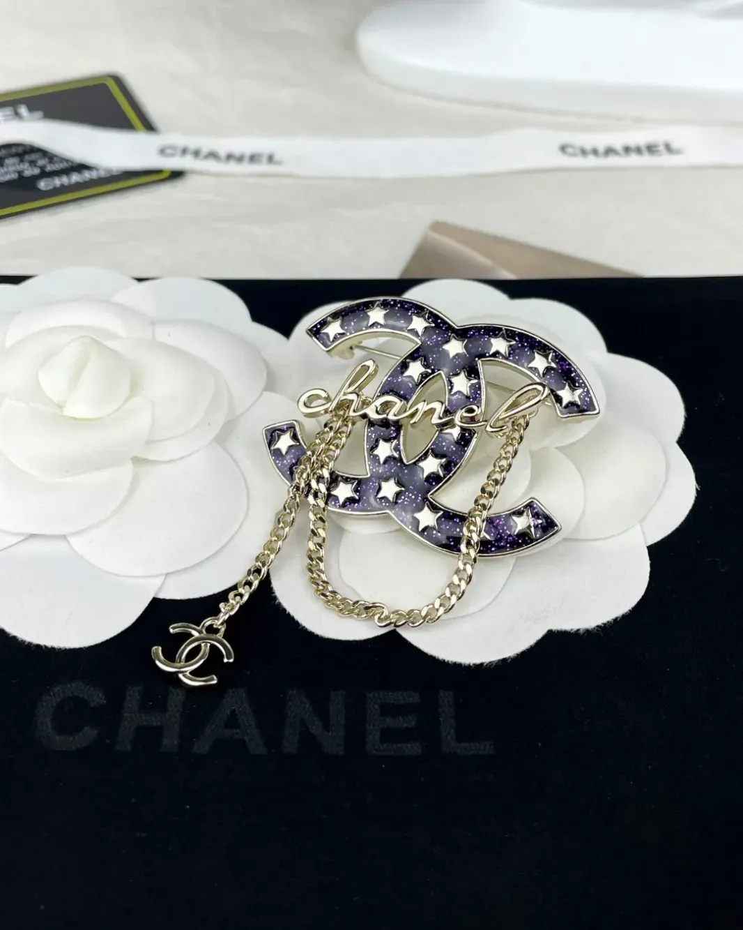 High quality Star CC brooch
