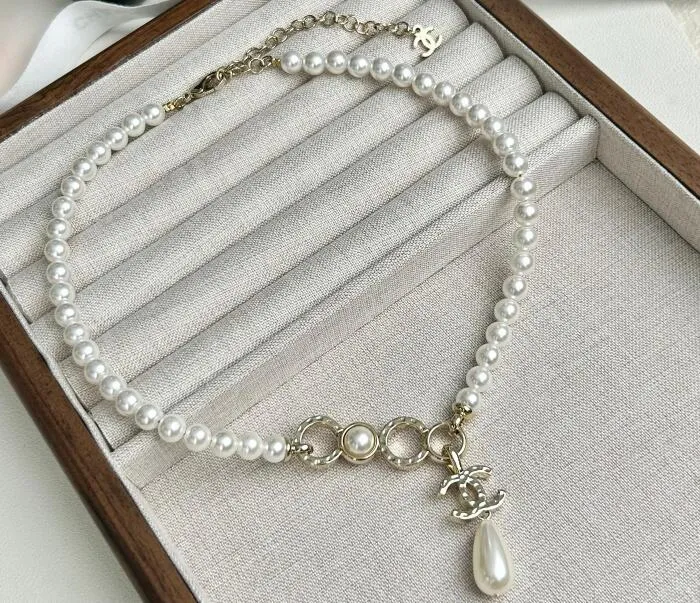Coco letter pearl chain necklace