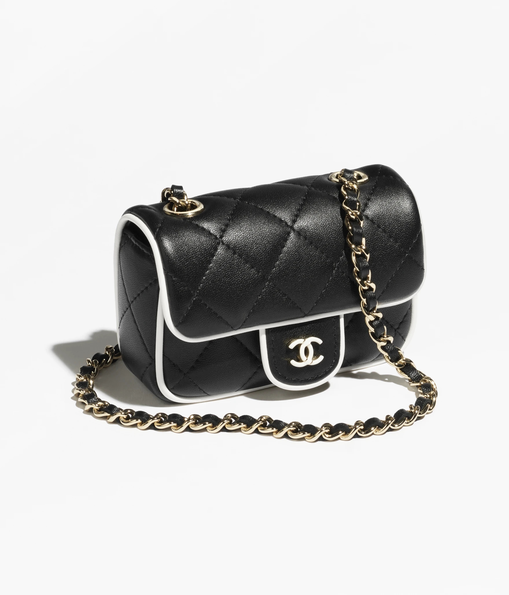 CLUTCH WITH CHAIN Black & White