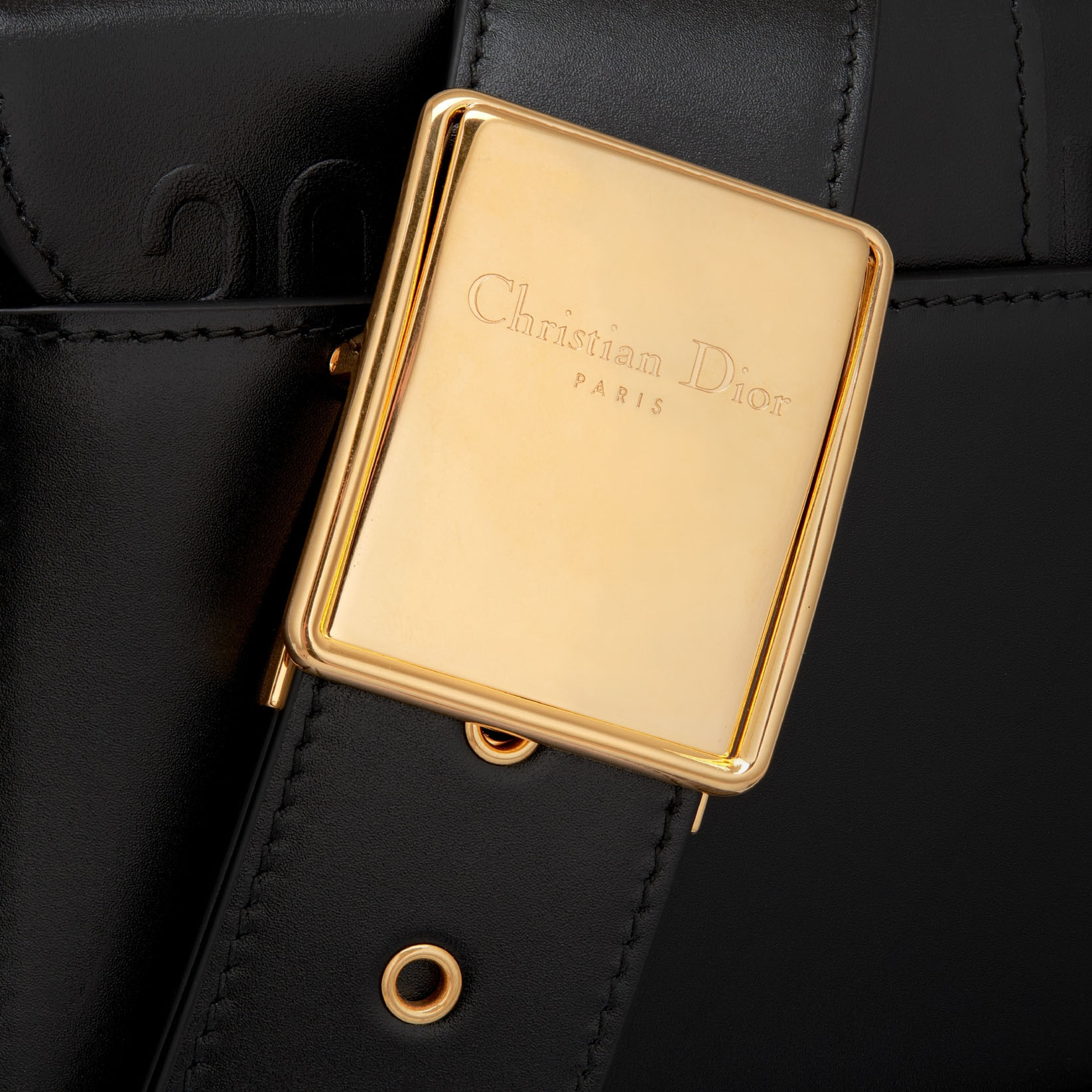 30 MONTAIGNE BOX BAG