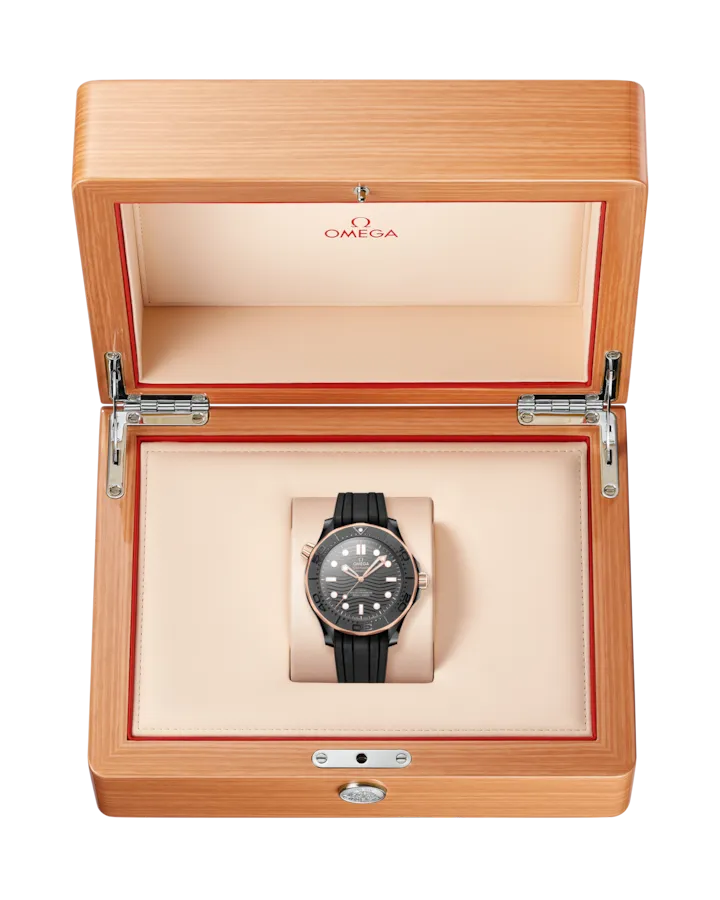 SEAMASTERDIVER 300M43.5 MM BLACK CERAMIC ON RUBBER STRAP