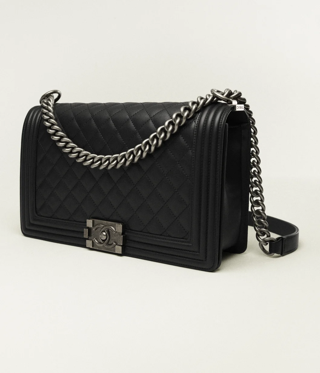 Large BOY CHANEL Handbag Calfskin & Ruthenium-Finish Metal Black
