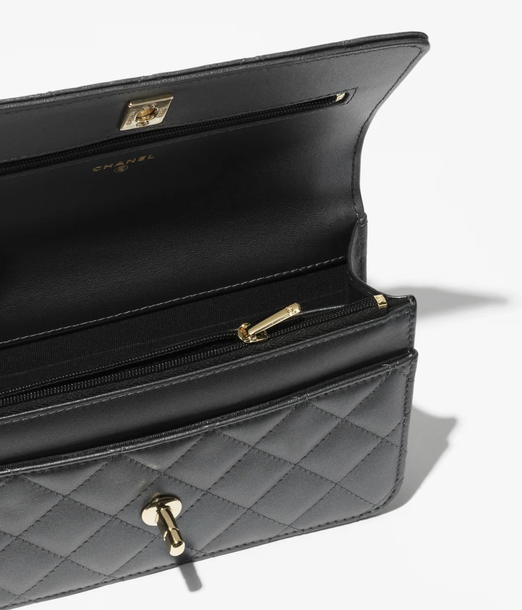 WALLET ON CHAIN Pearly Lambskin & Gold-Tone Metal Black