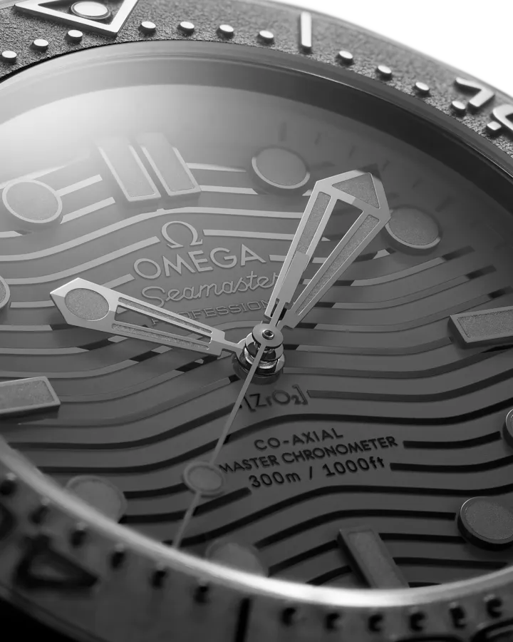 SEAMASTERDIVER 300M43.5 MM BLACK CERAMIC ON RUBBER STRAP