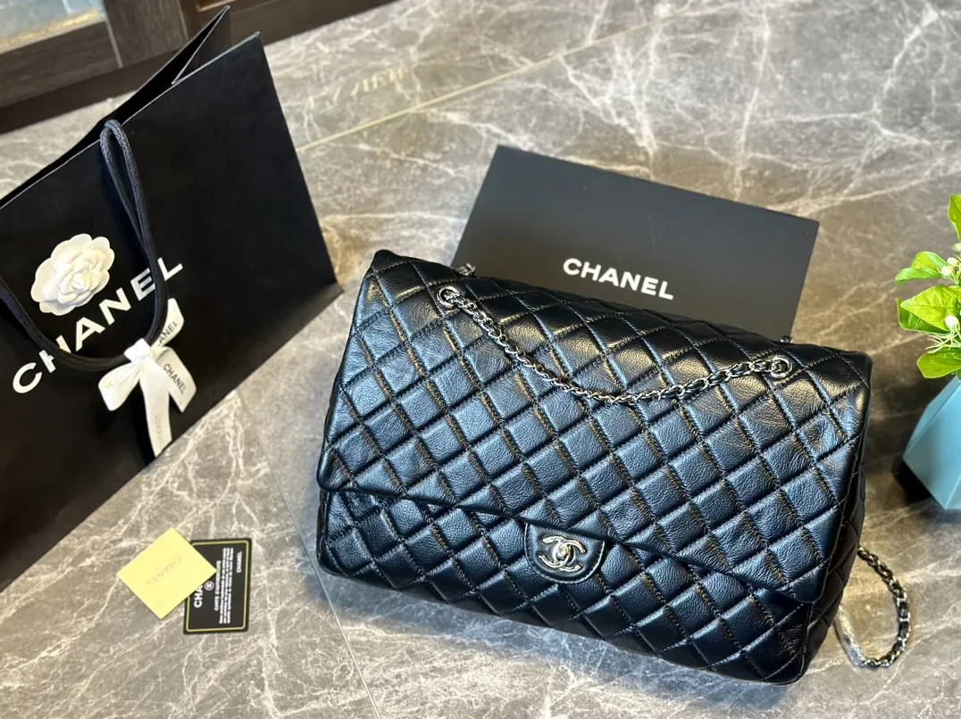 Lambskin Classic Maxi Jumbo Flap Bag