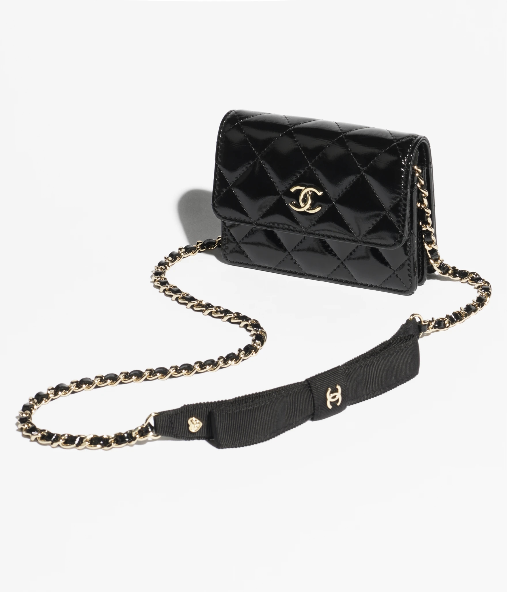 SMALL CLUTCH WITH CHAIN Shiny Lambskin & Gold-Tone Metal Black