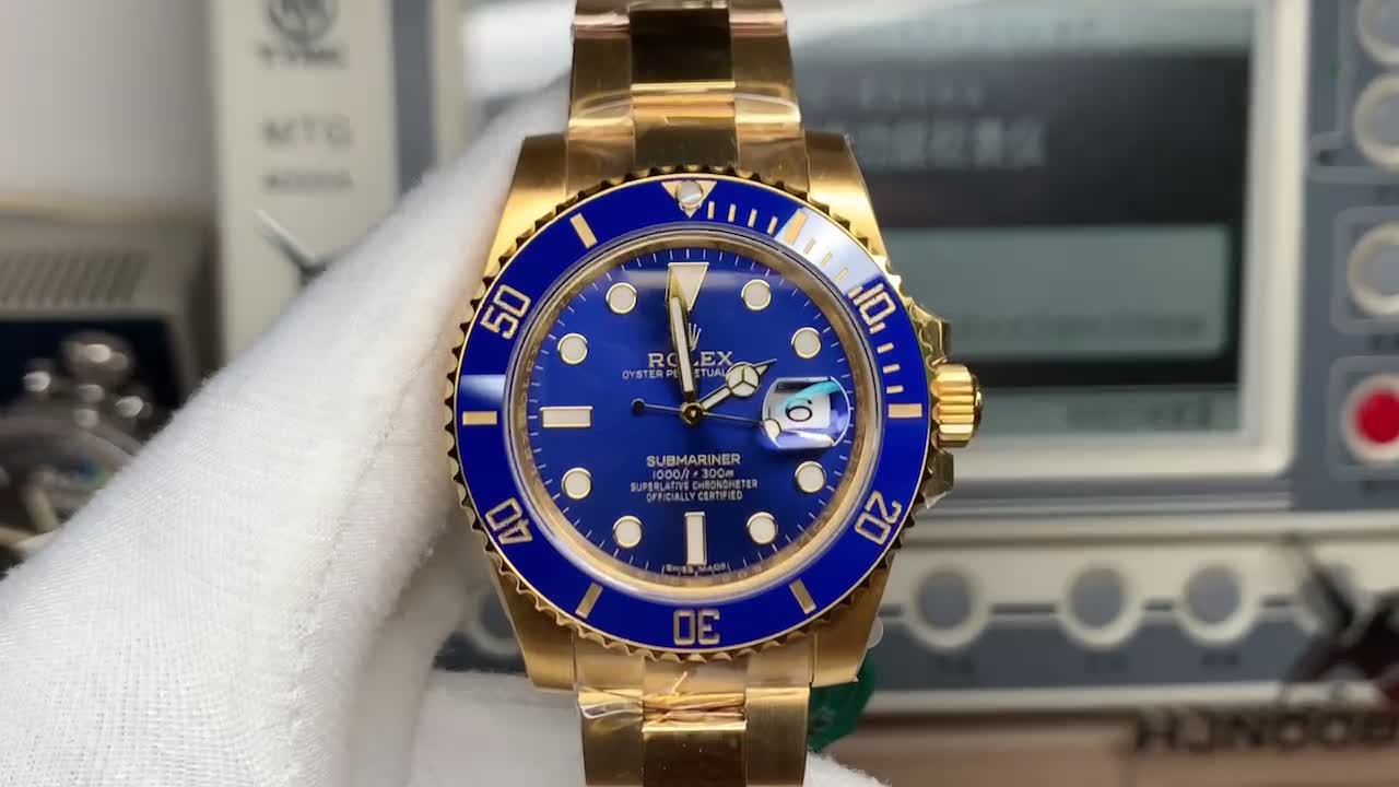 Rolex Submariner Date Oyster, 41 mm, yellow gold, Reference 126618LN
