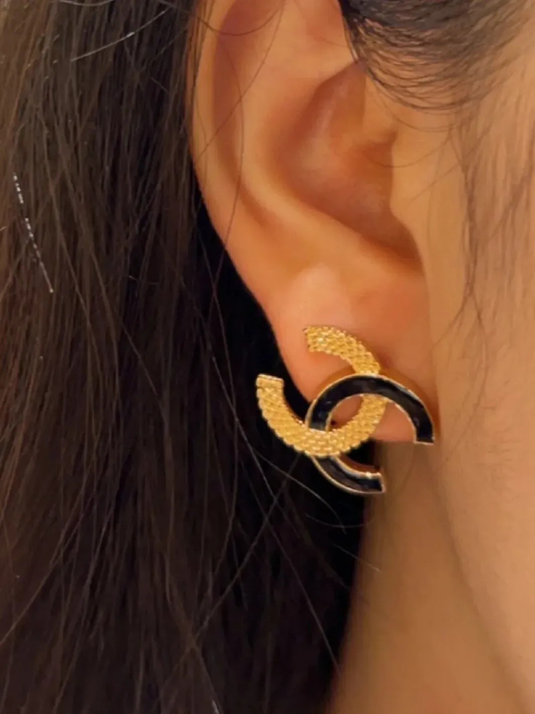 CCE444 CC Black enamel gold embossed stud earrings