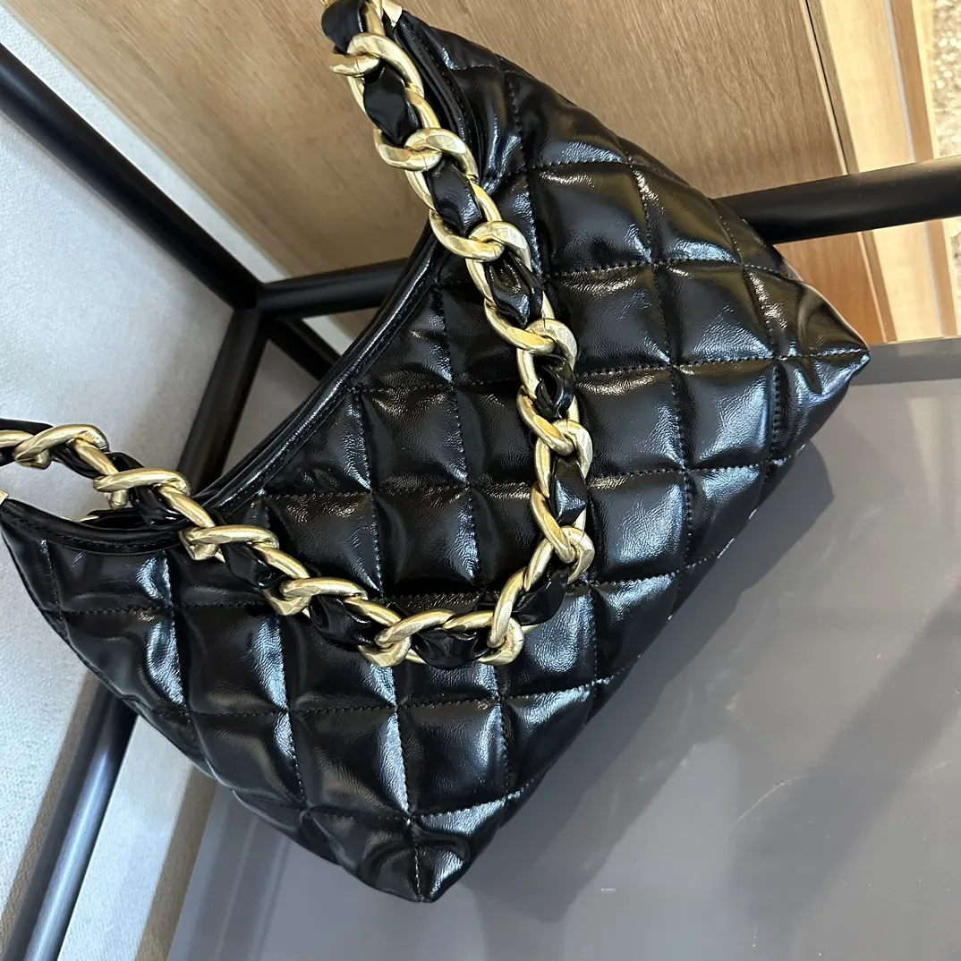 24a hobo bag 23cm white calfskin gold hardware