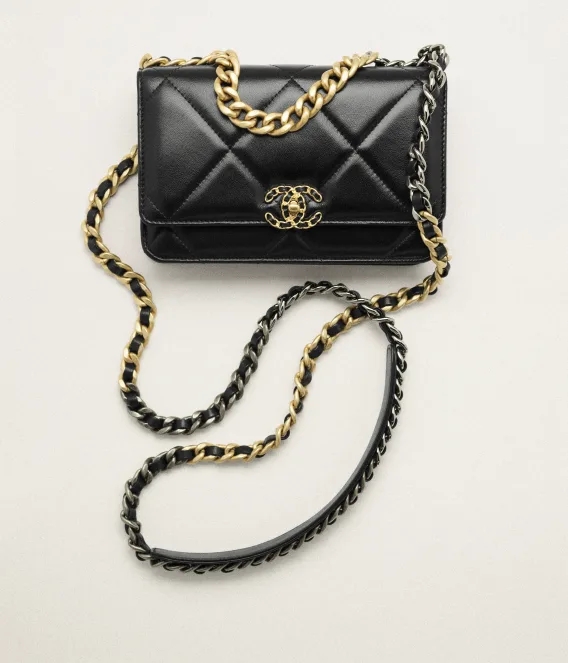 CHANEL 19 WALLET ON CHAIN Shiny Lambskin, Gold-Tone, Silver-Tone & Ruthenium-Finish Metal Black