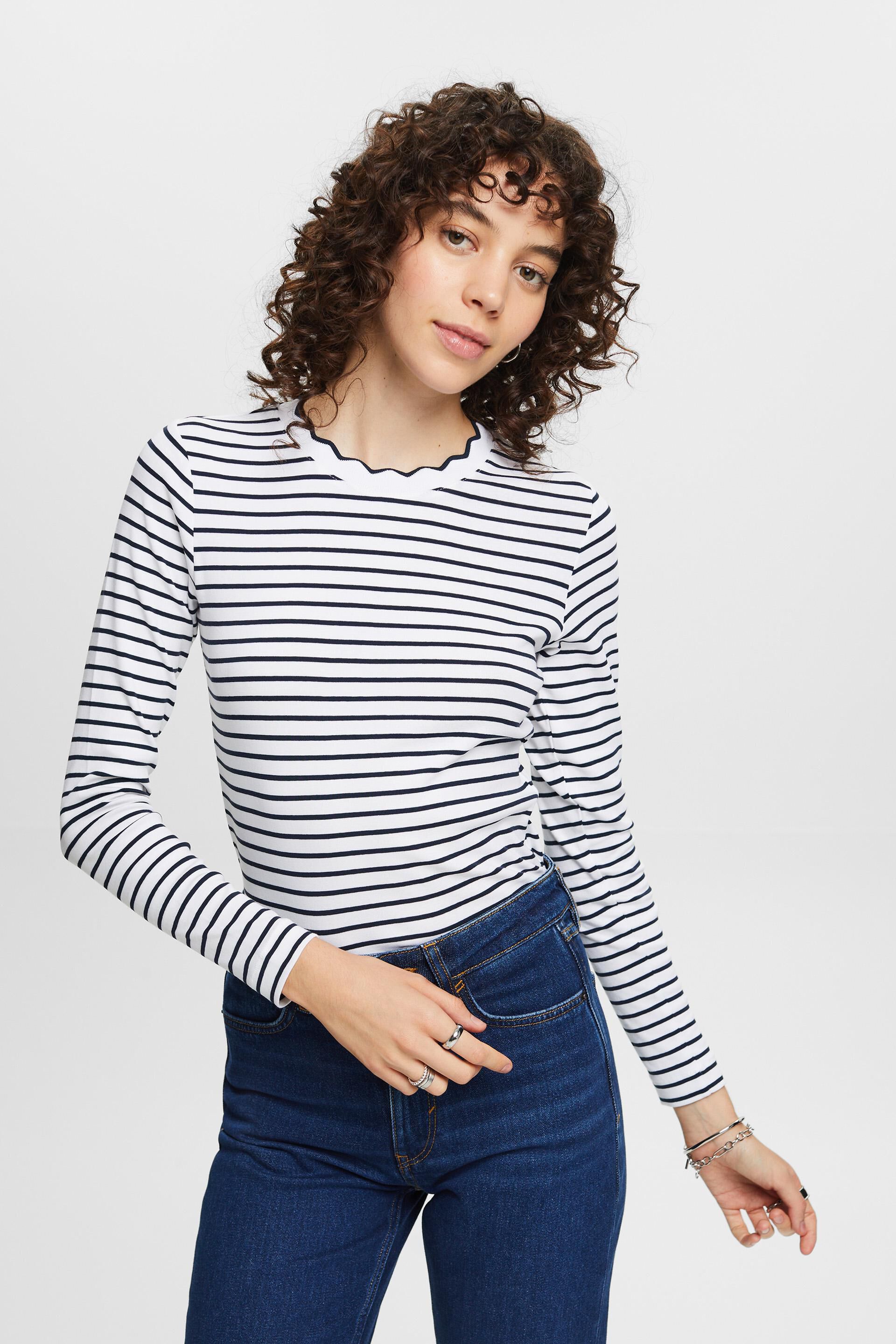 Long sleeve top with a scalloped neck