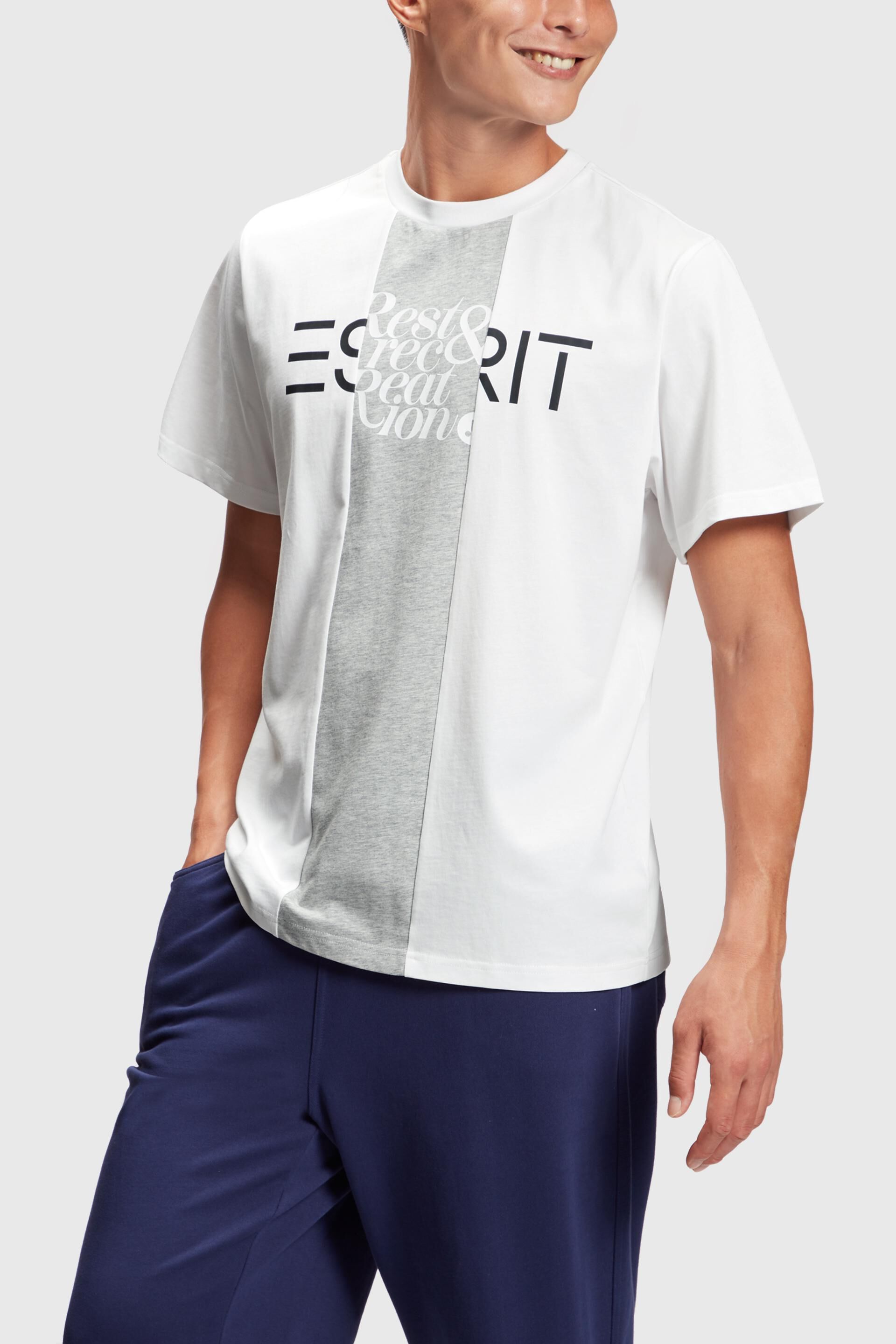 Esprit mit T-Shirt Flicken