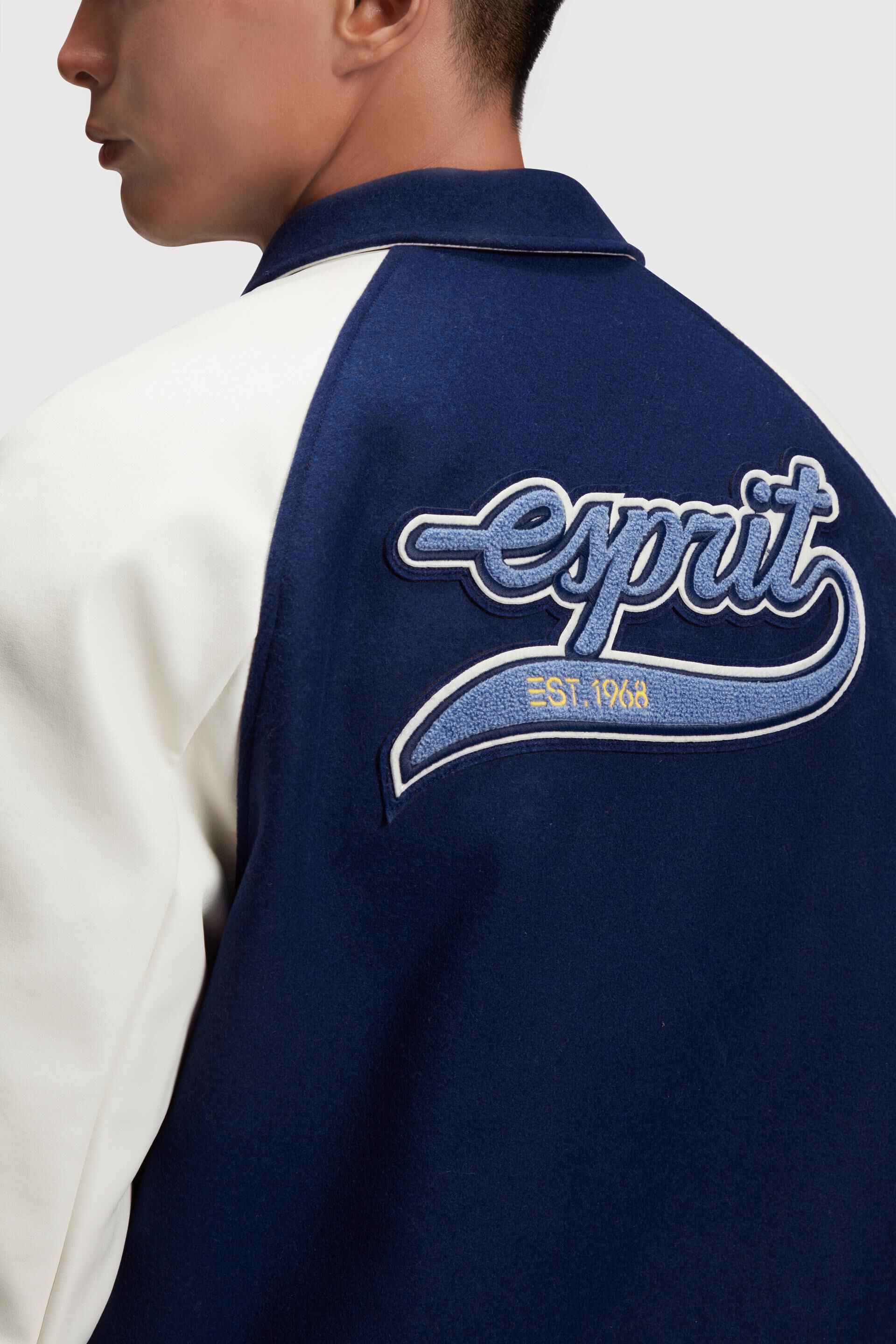 Esprit College-Jacke mit mehreren Patches