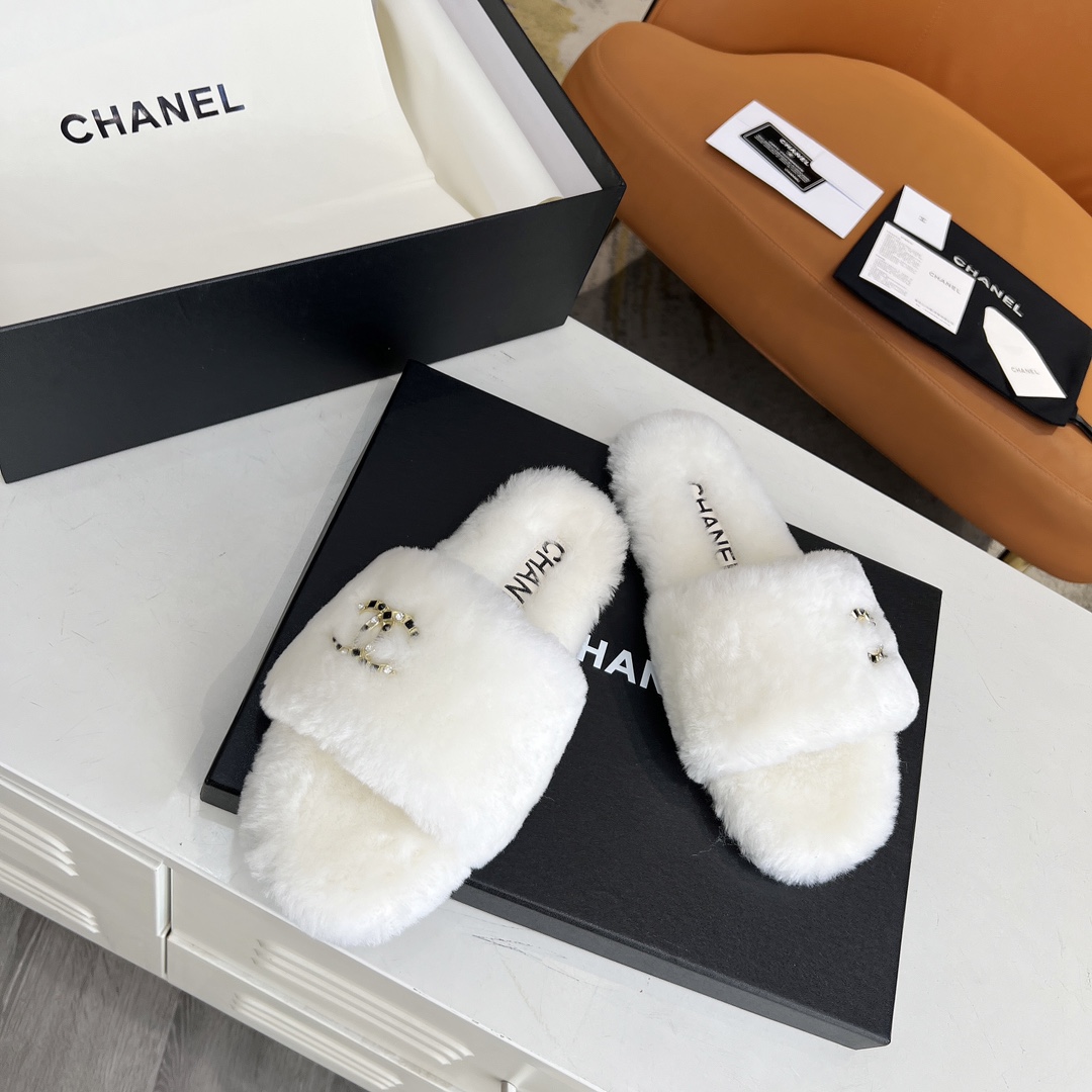 Chanel Rabbit fur slippers