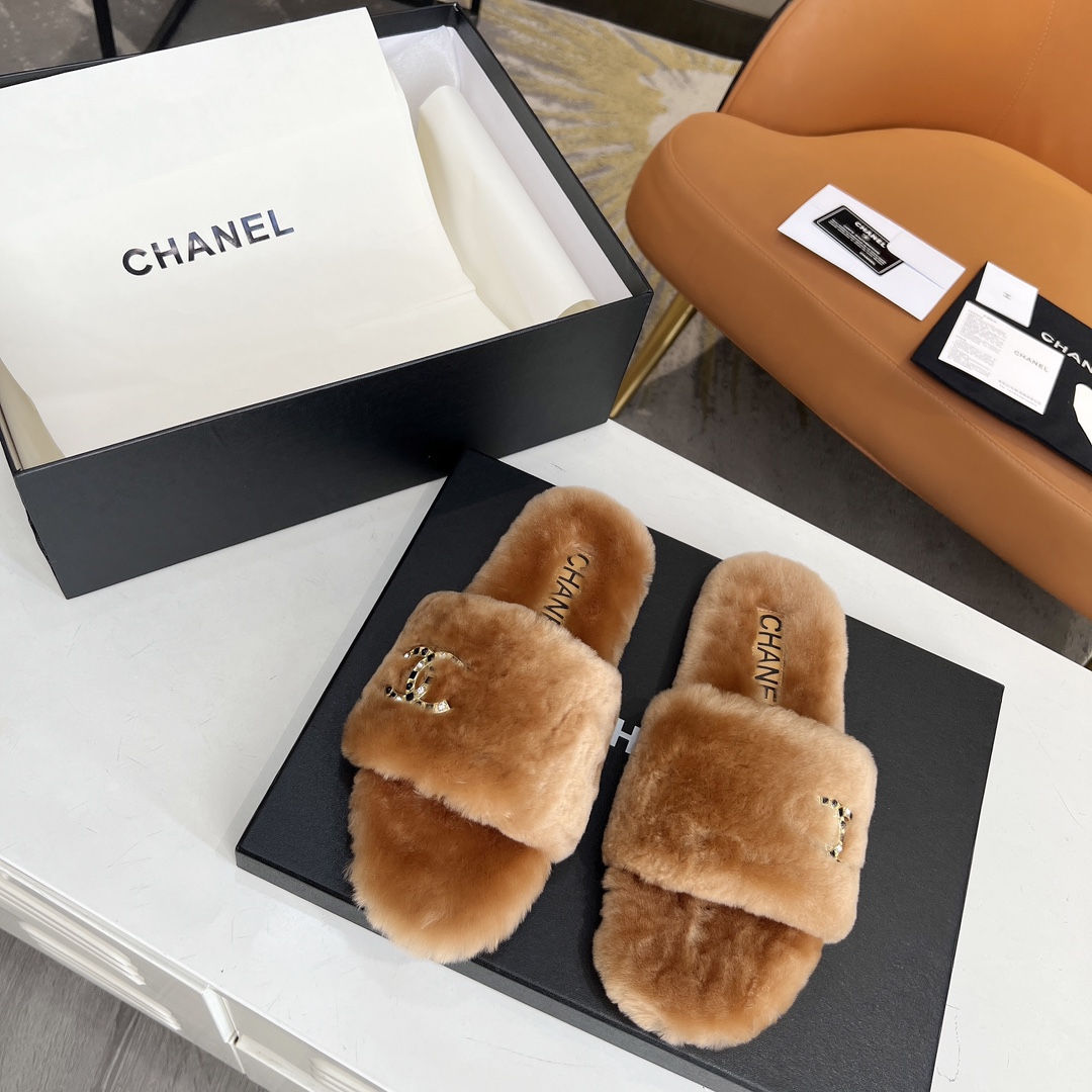 Chanel Rabbit fur slippers