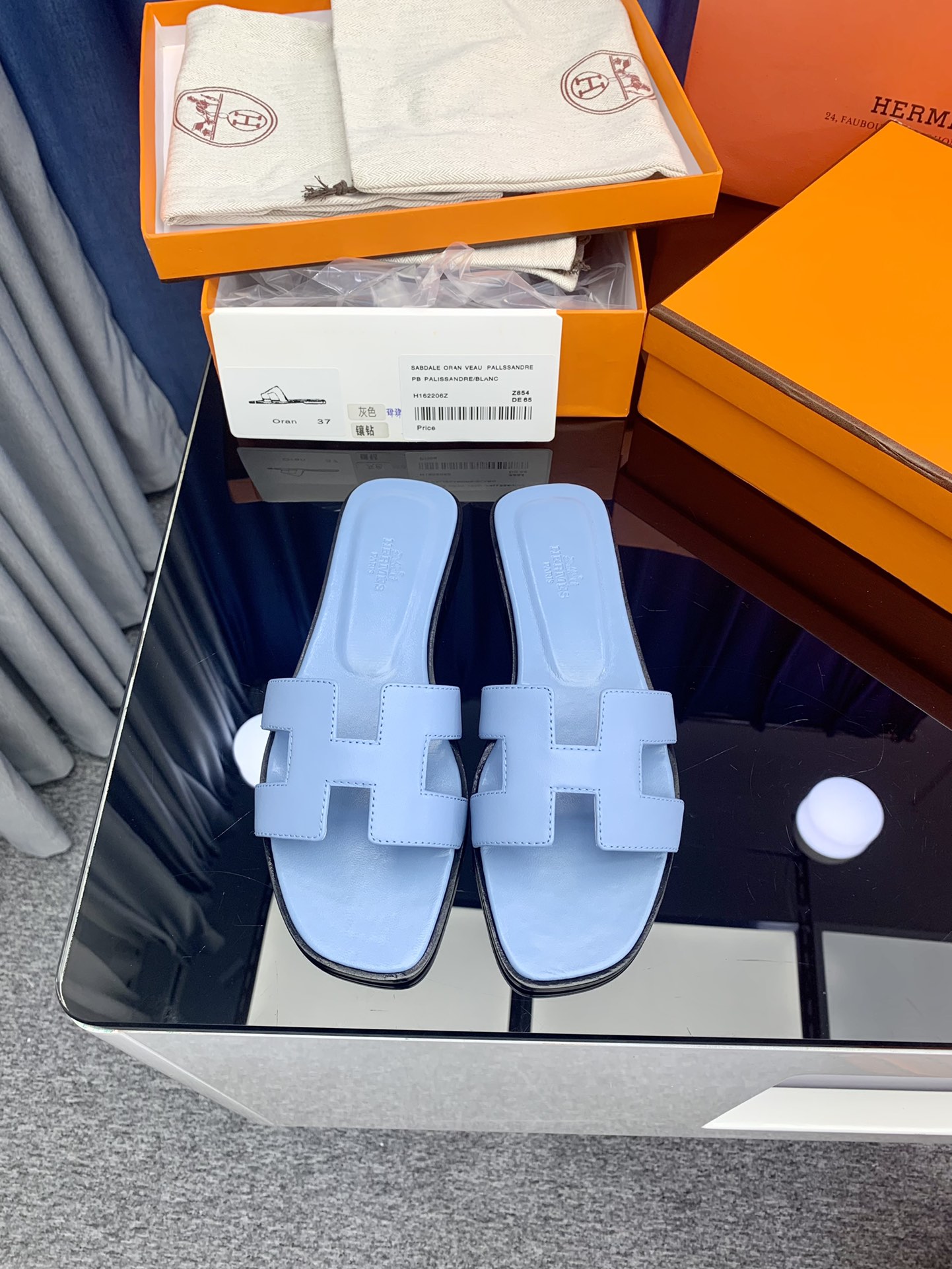 Hermes Slippers （Embossed crocodile print）