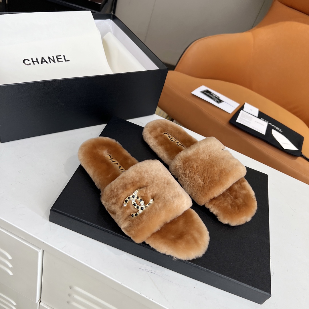 Chanel Rabbit fur slippers
