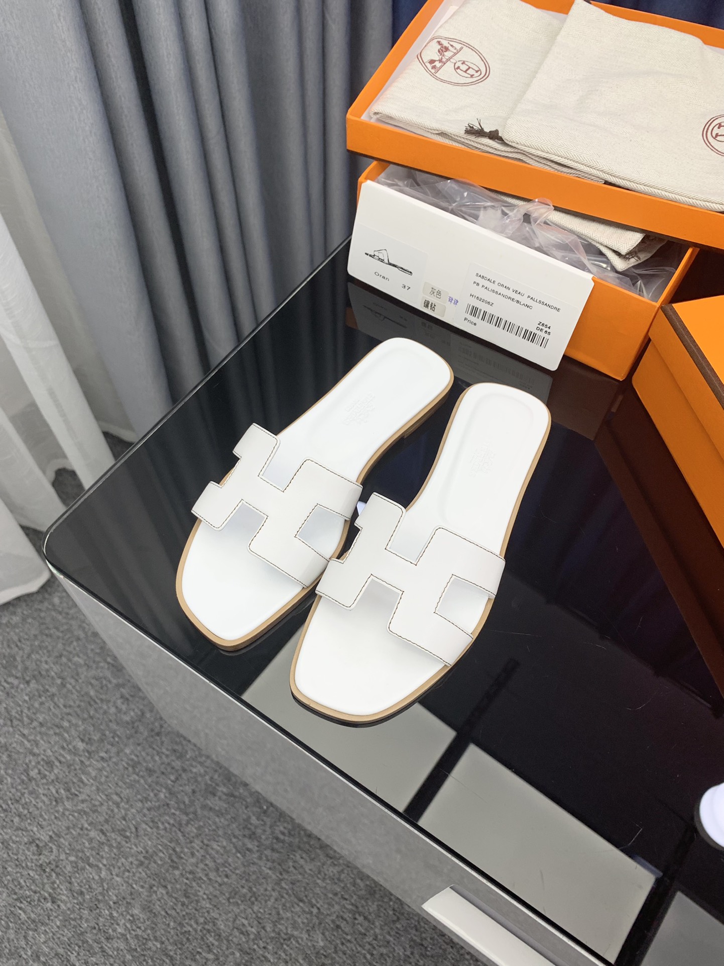 Hermes Slippers （Embossed crocodile print）