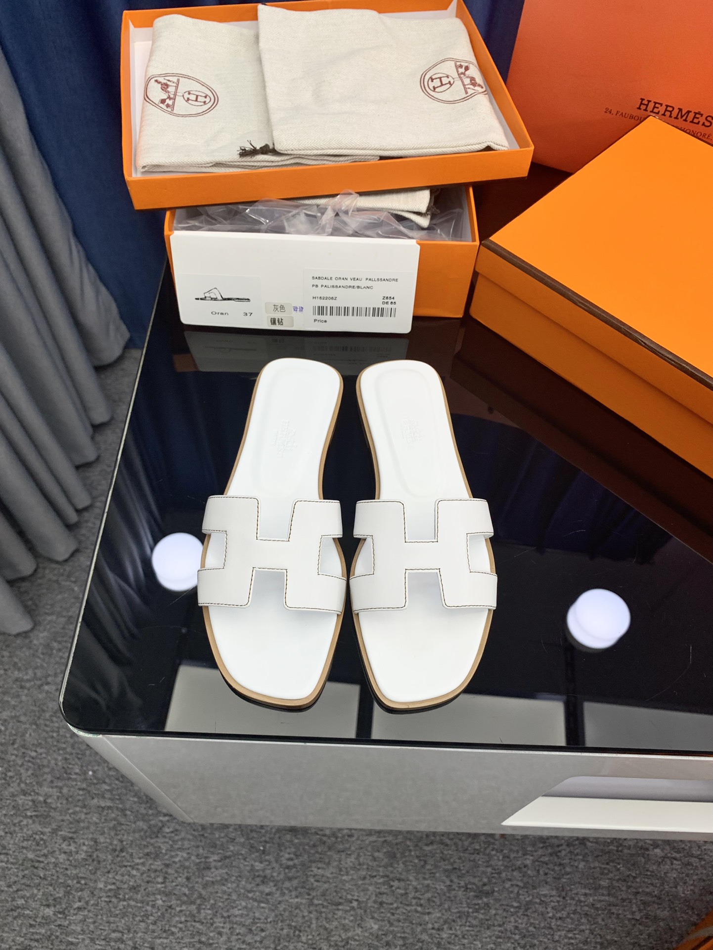 Hermes Slippers （Embossed crocodile print）