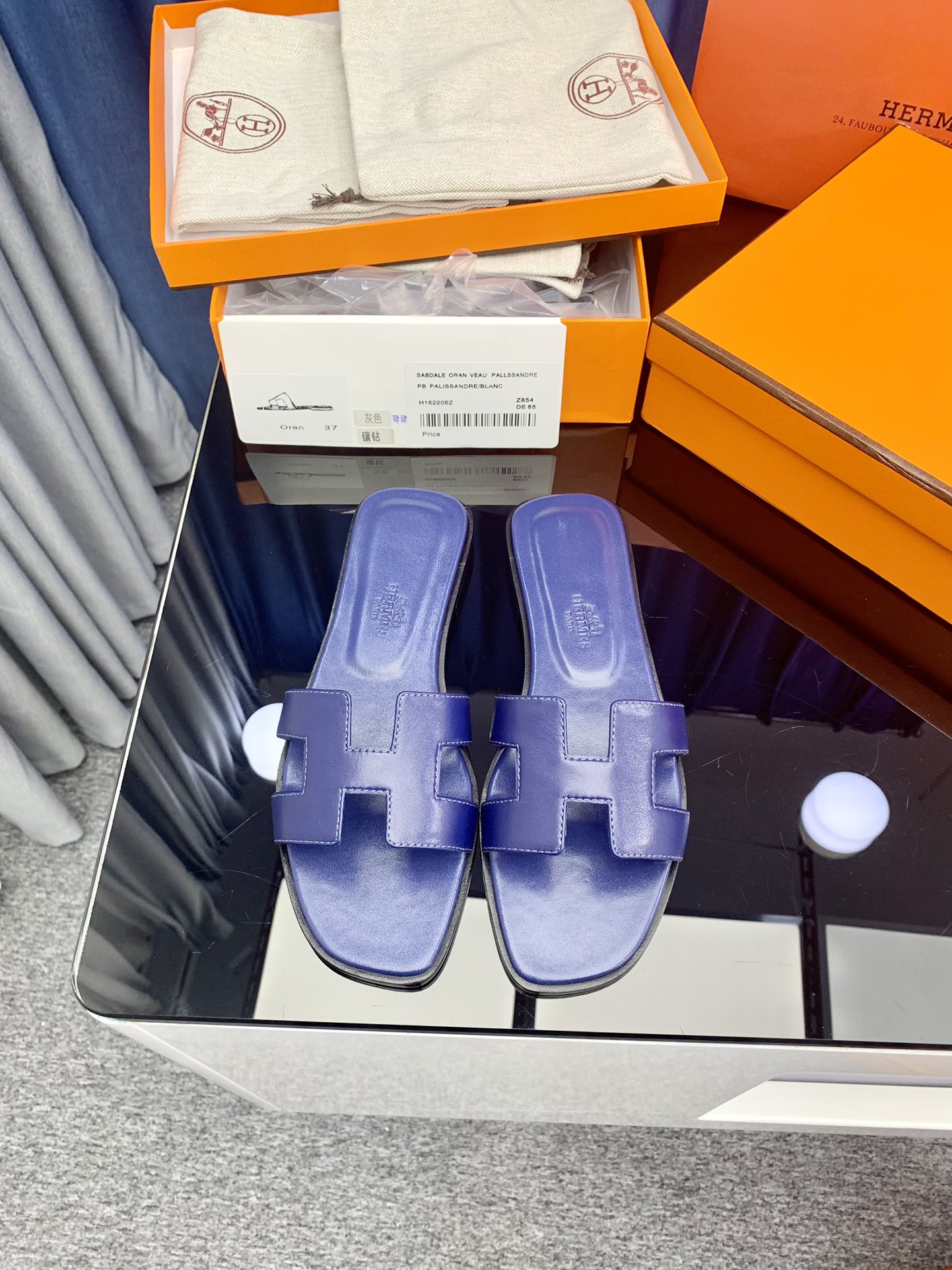 Hermes Slippers （Embossed crocodile print）