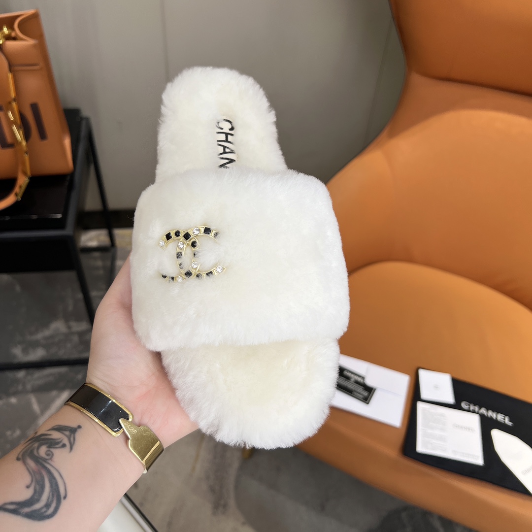 Chanel Rabbit fur slippers