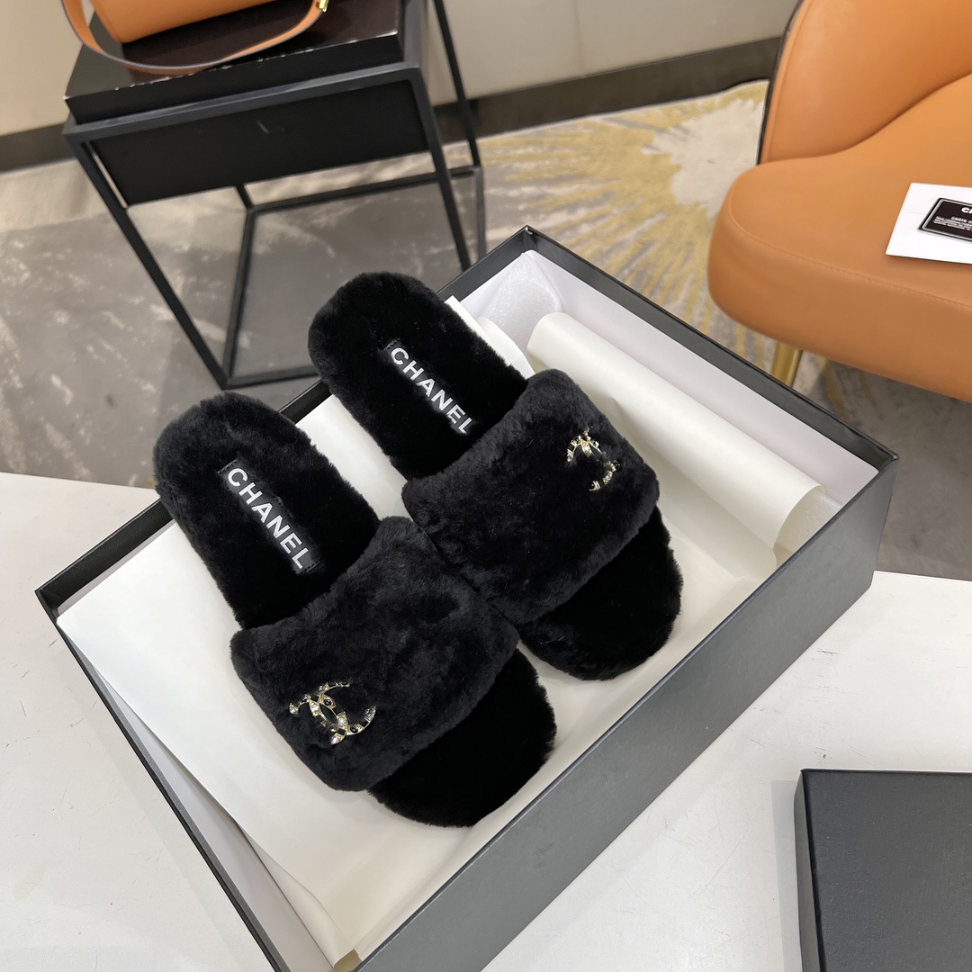 Chanel Rabbit fur slippers