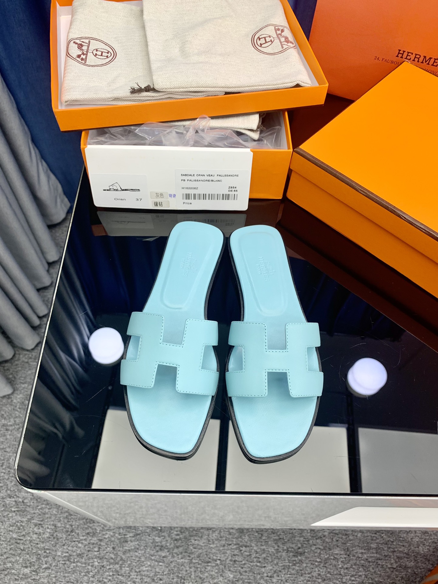 Hermes Slippers （Embossed crocodile print）