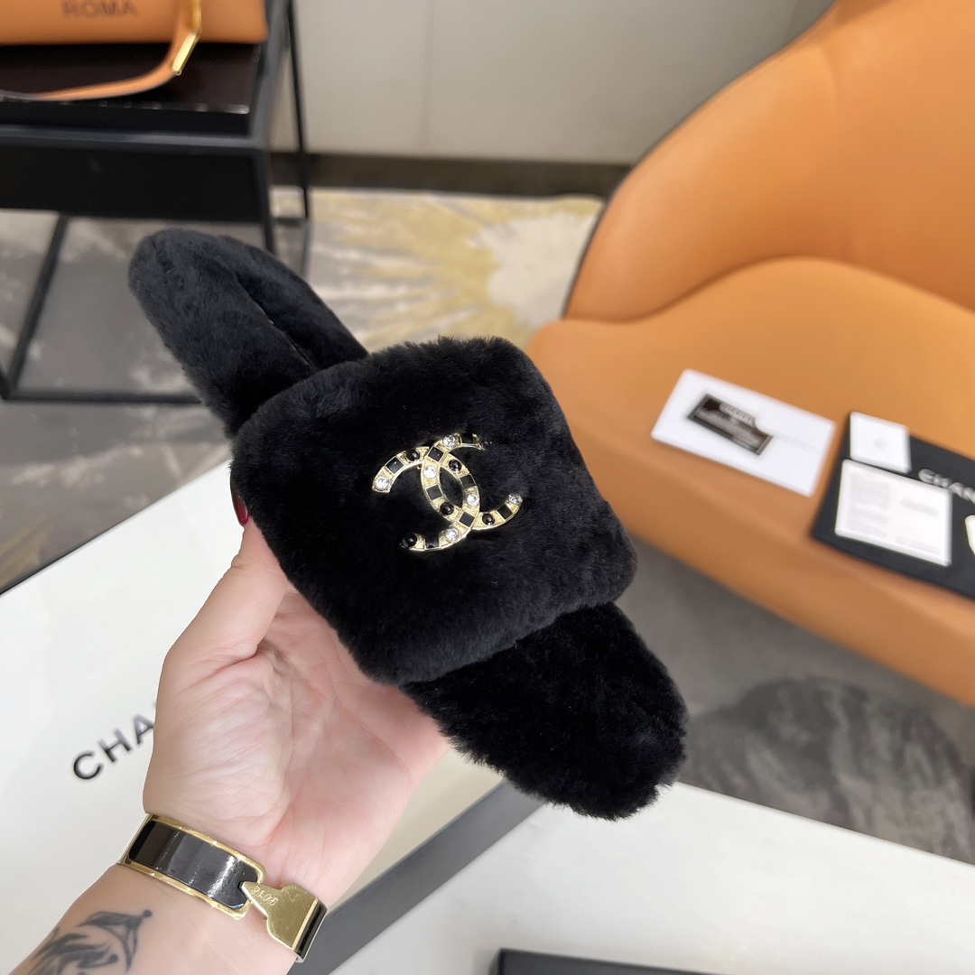 Chanel Rabbit fur slippers