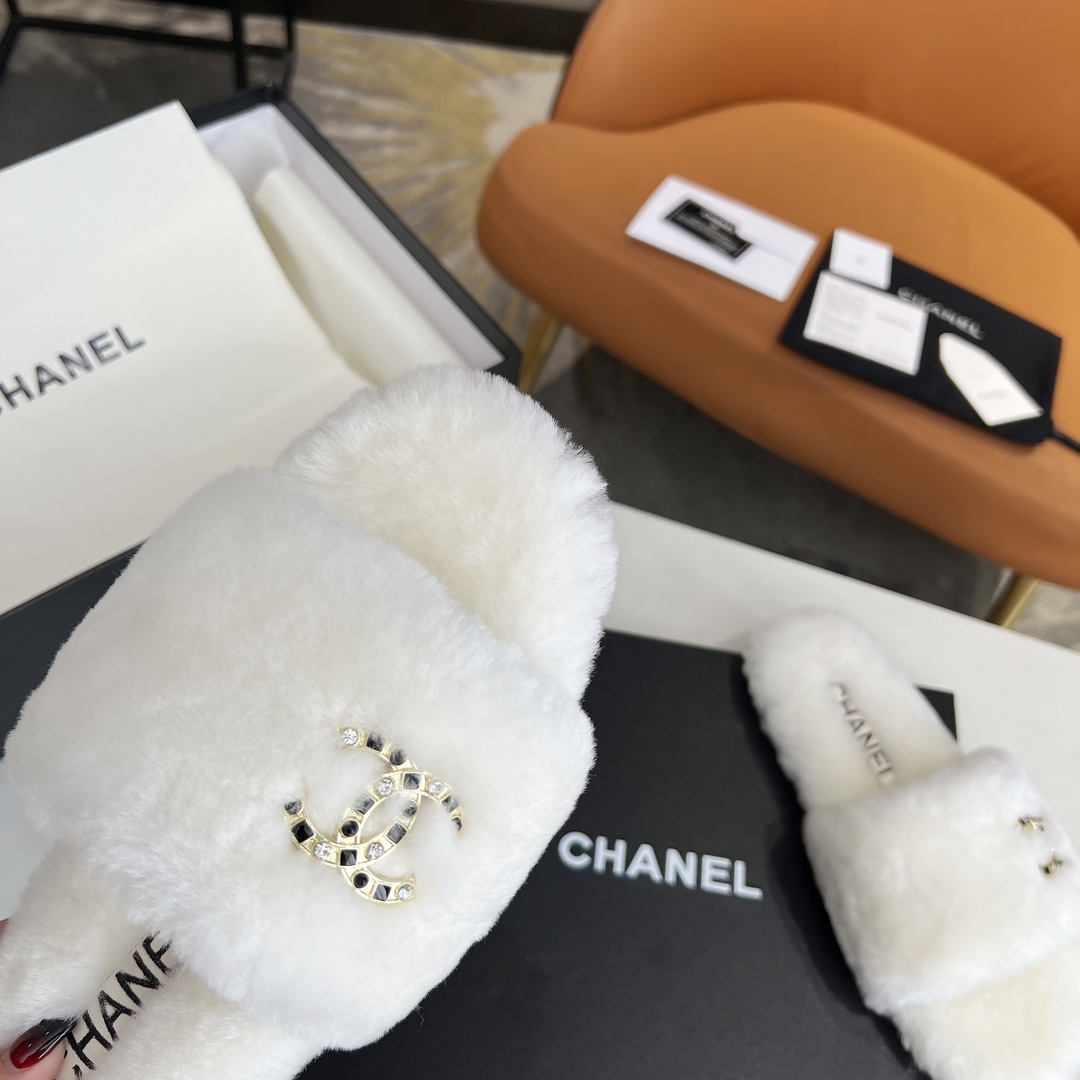 Chanel Rabbit fur slippers