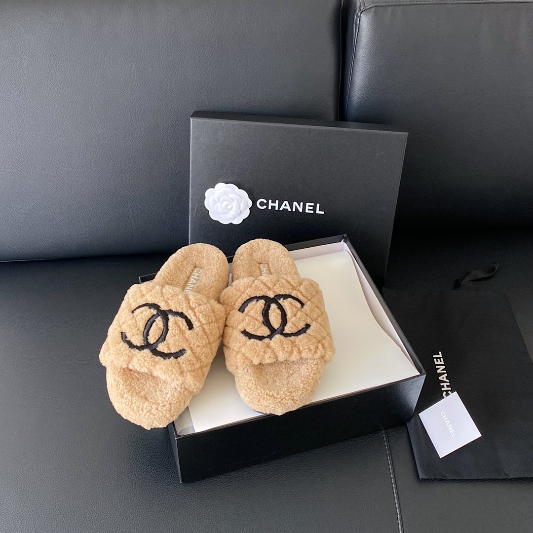 Chanel Rabbit fur slippers