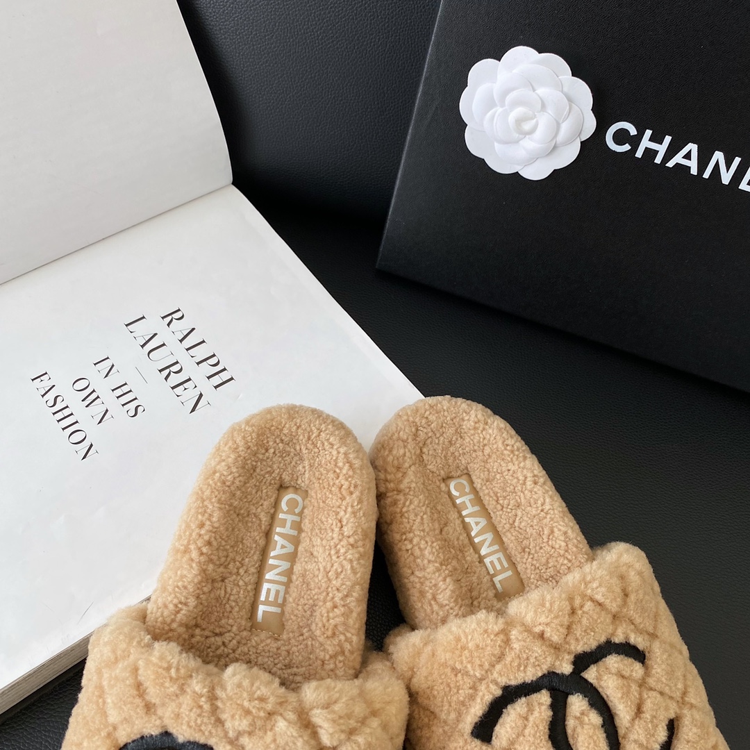 Chanel Rabbit fur slippers