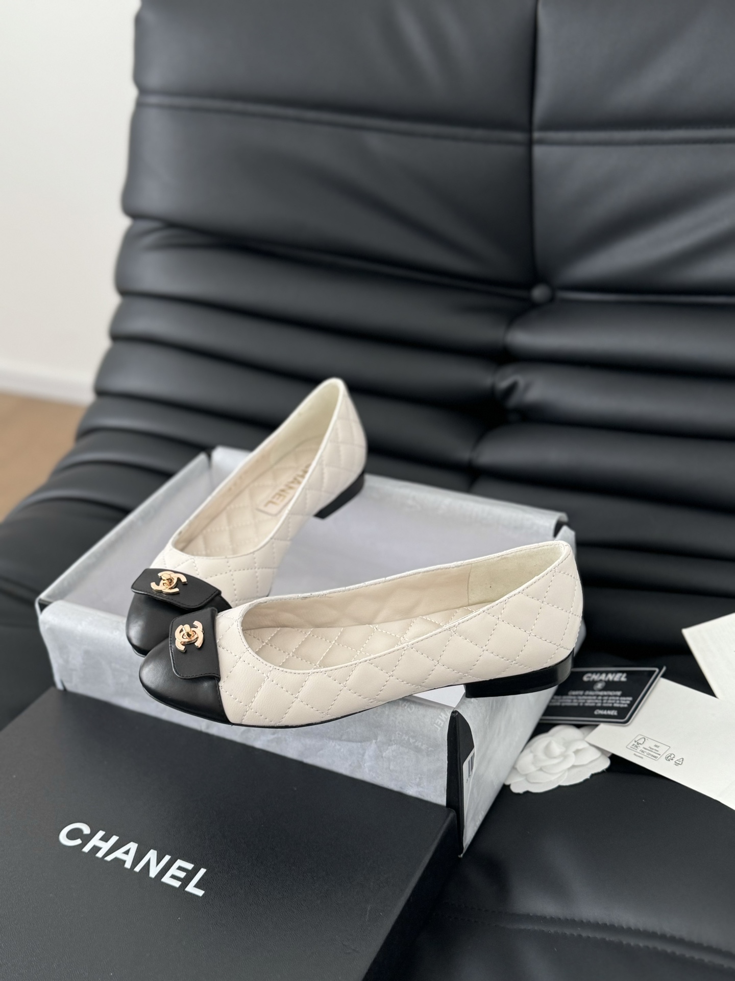 Chanel Flat shoes