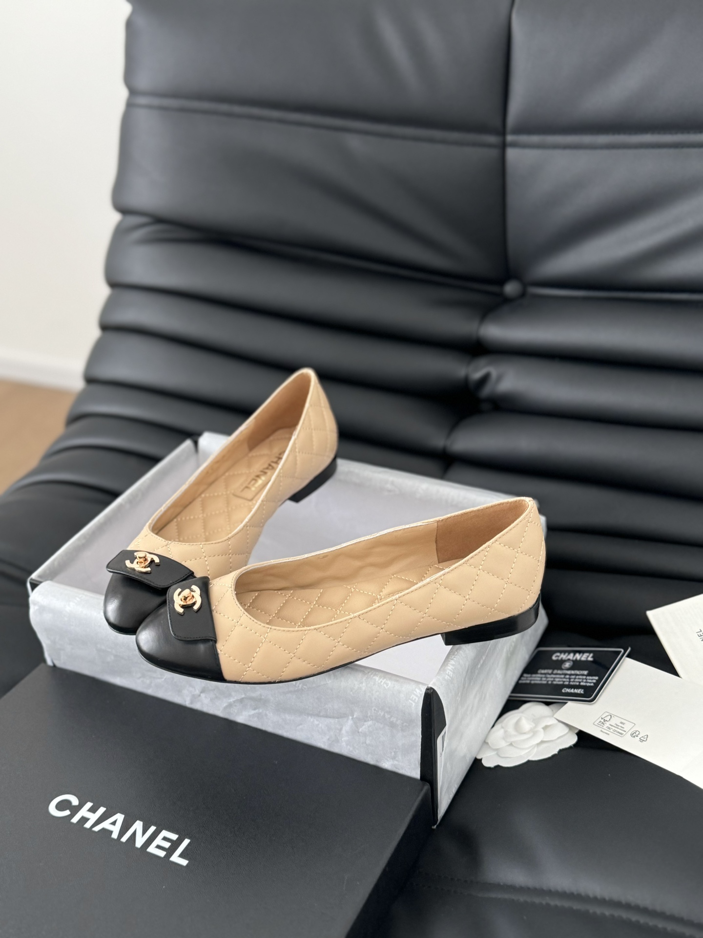 Chanel Flat shoes
