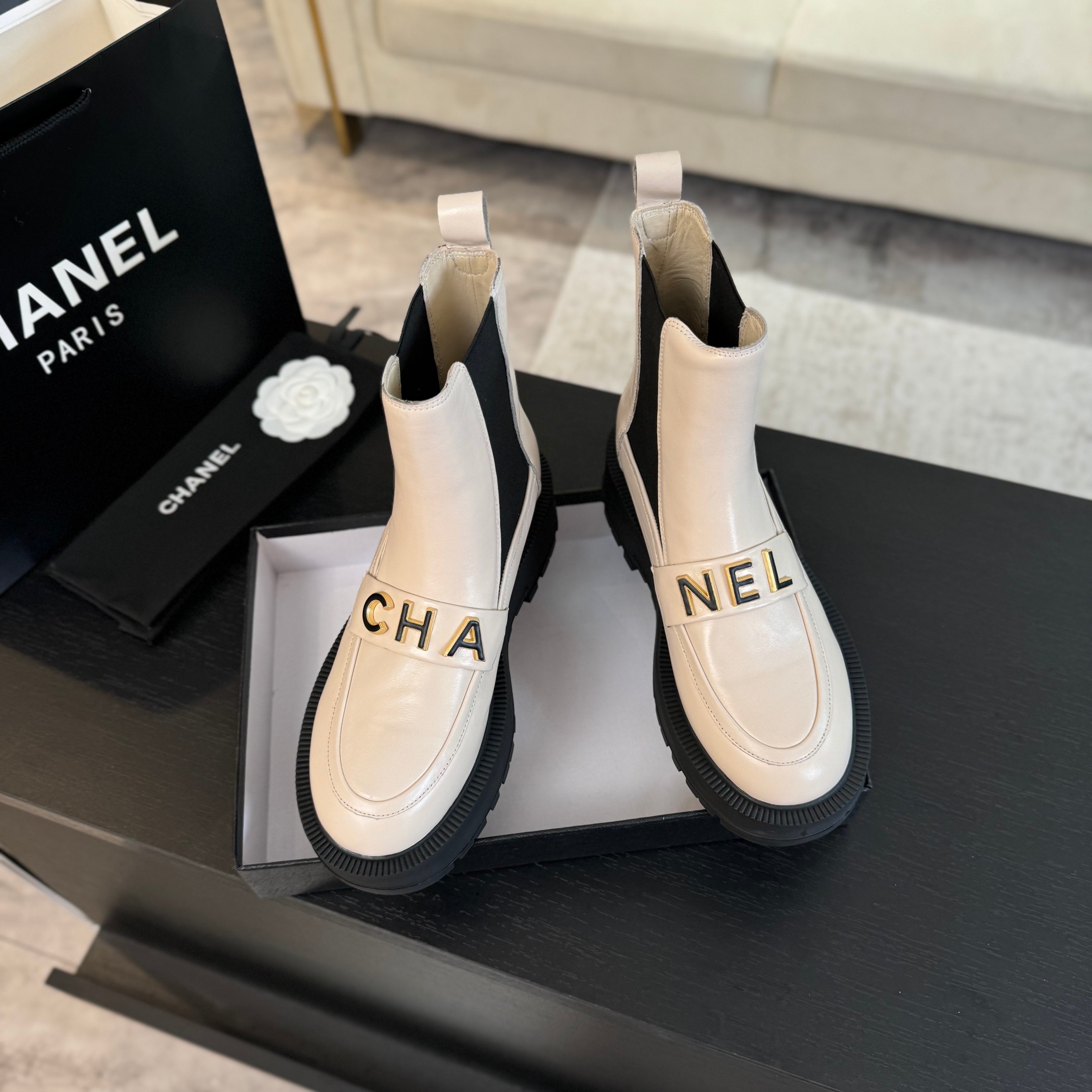 Chanel Flat shoes