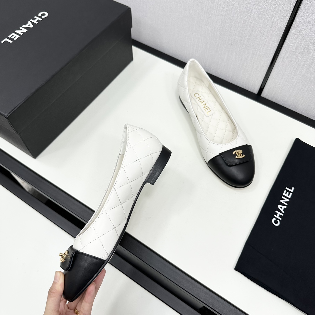 Chanel Flat shoes
