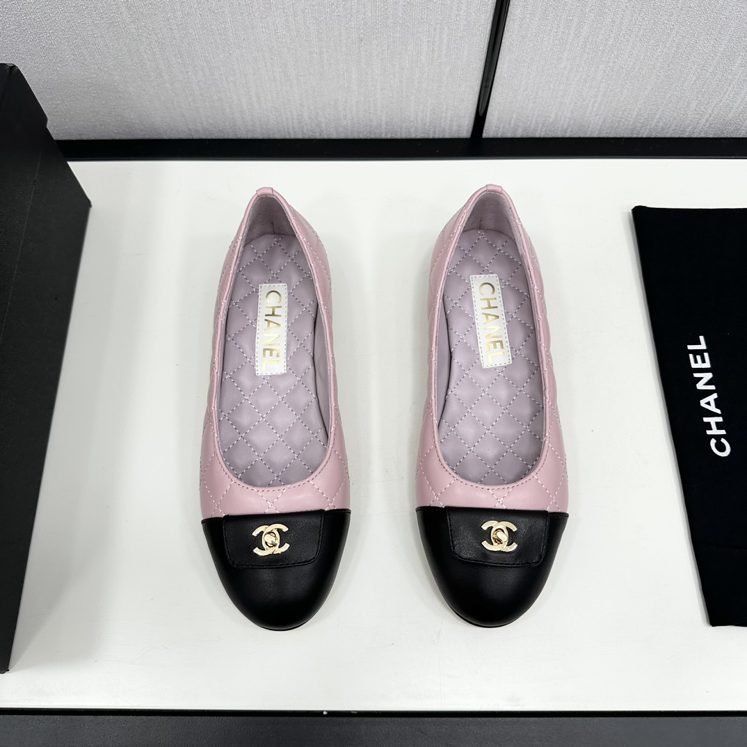 Chanel Flat shoes