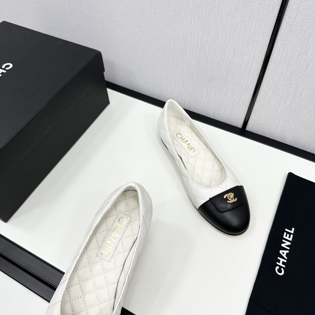 Chanel Flat shoes