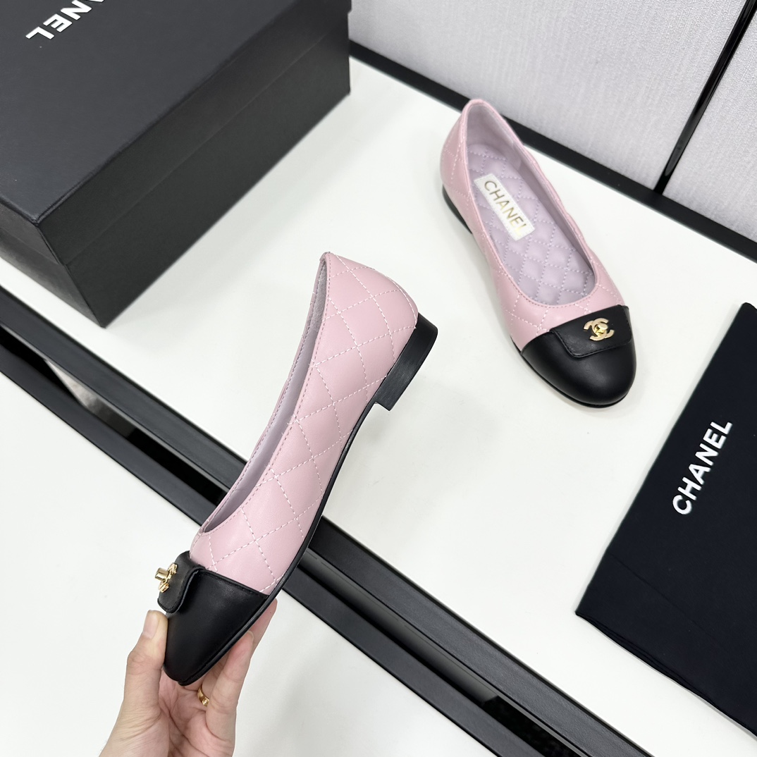 Chanel Flat shoes