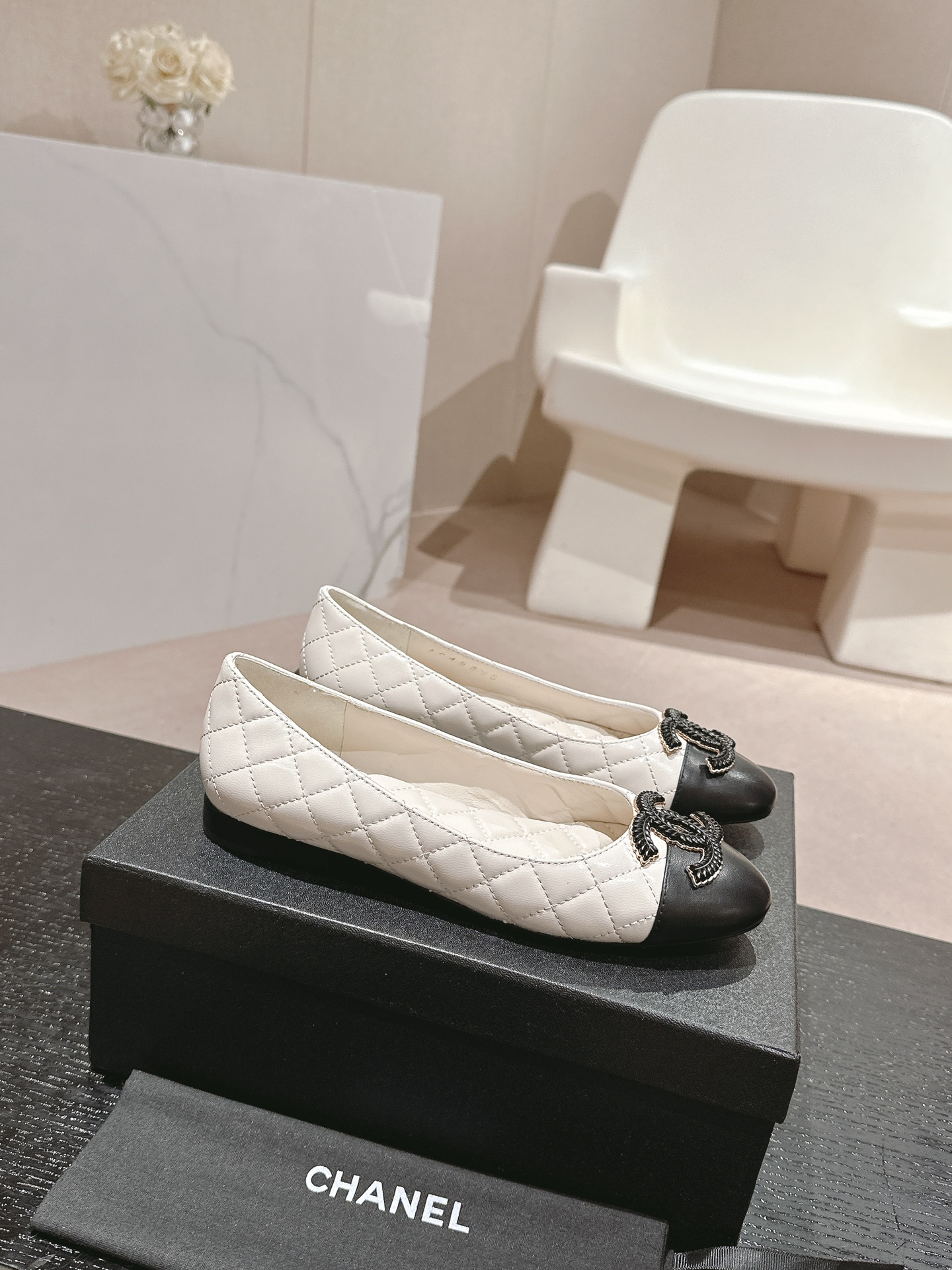 Chanel Flat shoes